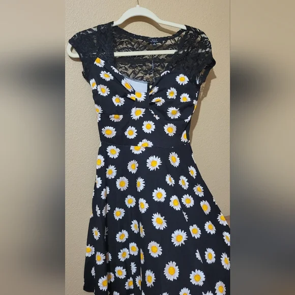 Dresses | Womens S Daisy Print Summer Mini Dress | Poshmark
